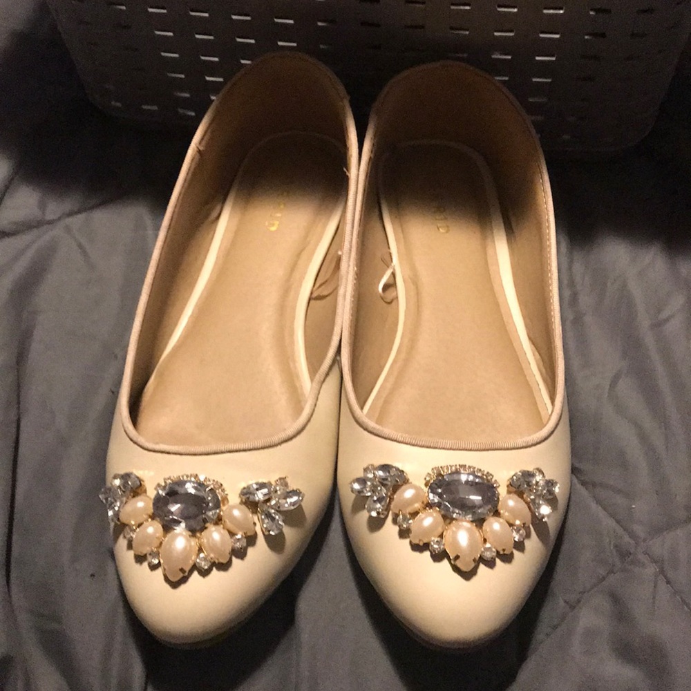 Torrid Flats, Wedding Flats